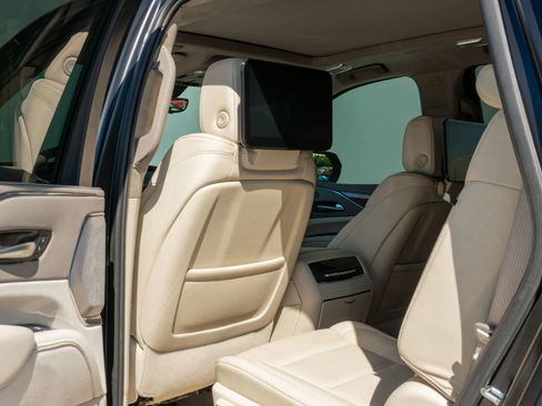 Used 2024 Cadillac Escalade Sport Platinum w/ LPO, ONYX Package image 74