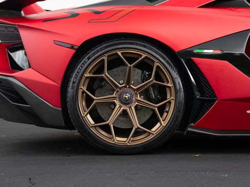 Used 2021 Lamborghini Aventador SVJ image 19