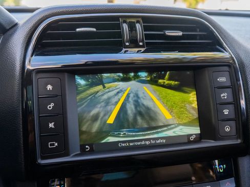 Used 2017 Jaguar F-PACE Premium image 66