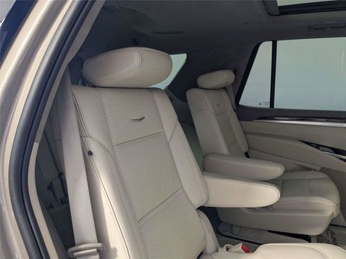Used 2025 Cadillac Escalade Sport Platinum w/ LPO, Floor Liner Package AWD/4WD image 34