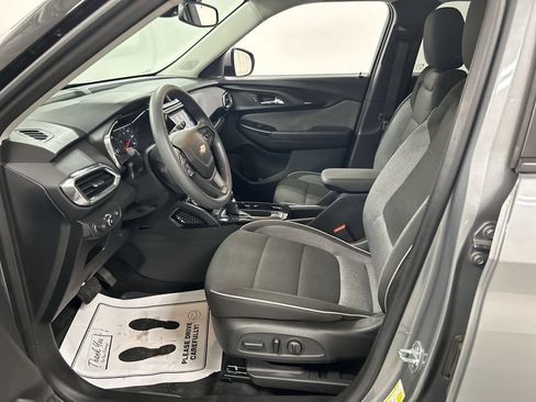 Used 2023 Chevrolet TrailBlazer LT w/ Convenience Package AWD/4WD image 9