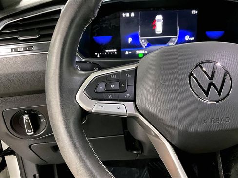 Used 2022 Volkswagen Tiguan SE AWD/4WD image 23