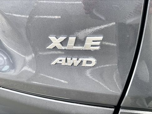 Used 2019 Toyota RAV4 XLE Premium image 8