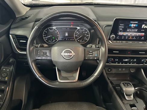 Used 2025 Nissan Rogue SV FWD image 16