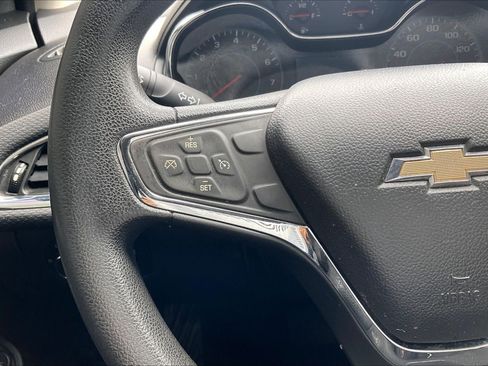 Used 2017 Chevrolet Cruze LT FWD image 18