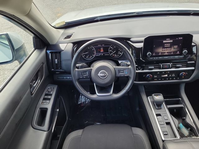 Used 2025 Nissan Pathfinder SV FWD image 10