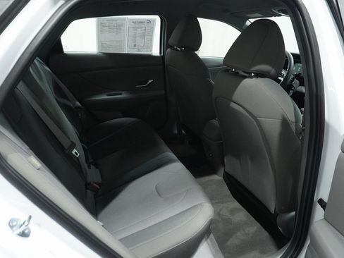 Certified 2025 Hyundai Elantra SE image 14