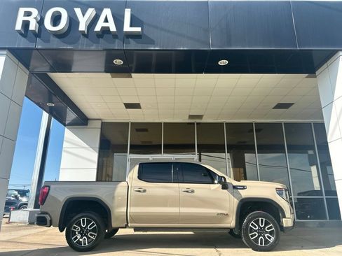 Used 2023 GMC Sierra 1500 AT4 w/ AT4 Preferred Package AWD/4WD image 1