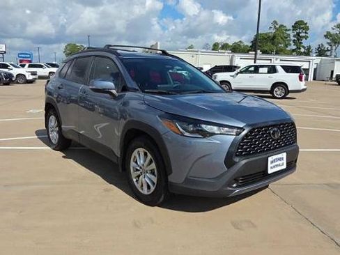 Used 2024 Toyota Corolla Cross LE w/ Moonroof Package FWD image 2