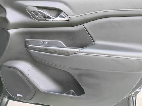 Used 2023 GMC Acadia SLT w/ LPO, Floor Liner Package FWD image 20