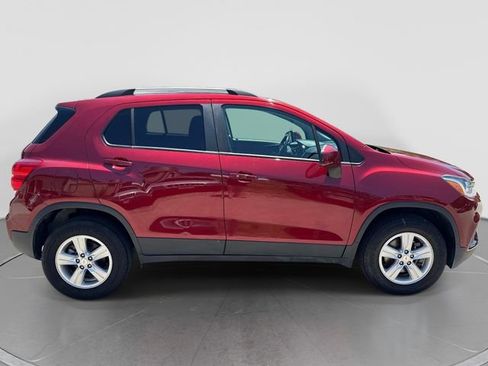 Used 2022 Chevrolet Trax LT w/ Driver Confidence Package AWD/4WD image 2