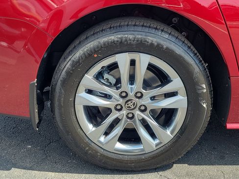 New 2026 Toyota Sienna XLE image 6