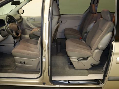 Used 2007 Dodge Caravan SXT w/ Popular Equipment Group I FWD image 15