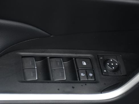 Used 2024 Toyota RAV4 XLE w/ Convenience Package FWD image 11