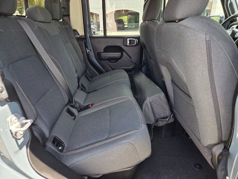 Used 2024 Jeep Gladiator Sport AWD/4WD image 14