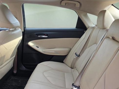 Used 2019 Toyota Avalon XLE w/ Moonroof Package image 15