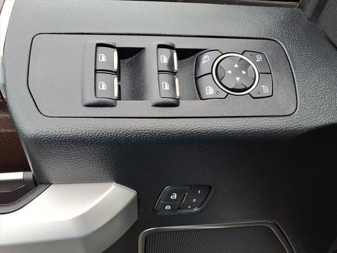 Used 2018 Ford F150 Raptor w/ Equipment Group 802A Luxury image 12