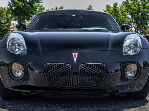 Used 2009 Pontiac Solstice GXP w/ Premium Package RWD image 13