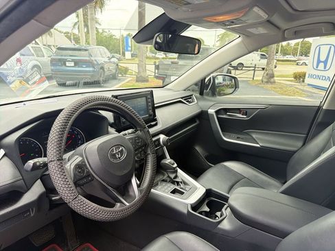 Used 2019 Toyota RAV4 XLE Premium image 19