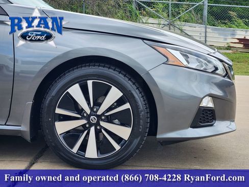 Used 2022 Nissan Altima 2.5 SV w/ SV Premium Package FWD image 5