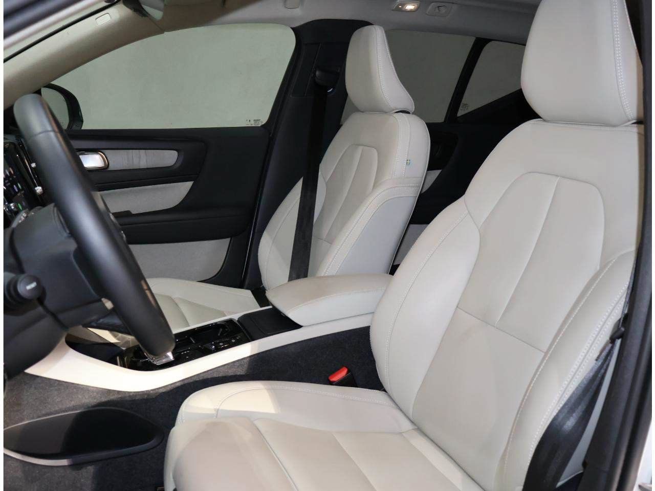 Used 2025 Volvo XC40 B5 Plus w/ Protection Package Premier AWD/4WD image 13