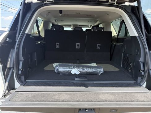 New 2027 Lincoln Navigator L Premier AWD/4WD image 12