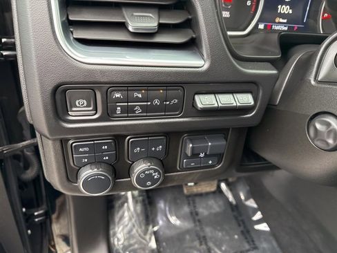 Used 2021 Chevrolet Tahoe Premier w/ Premium Package image 19