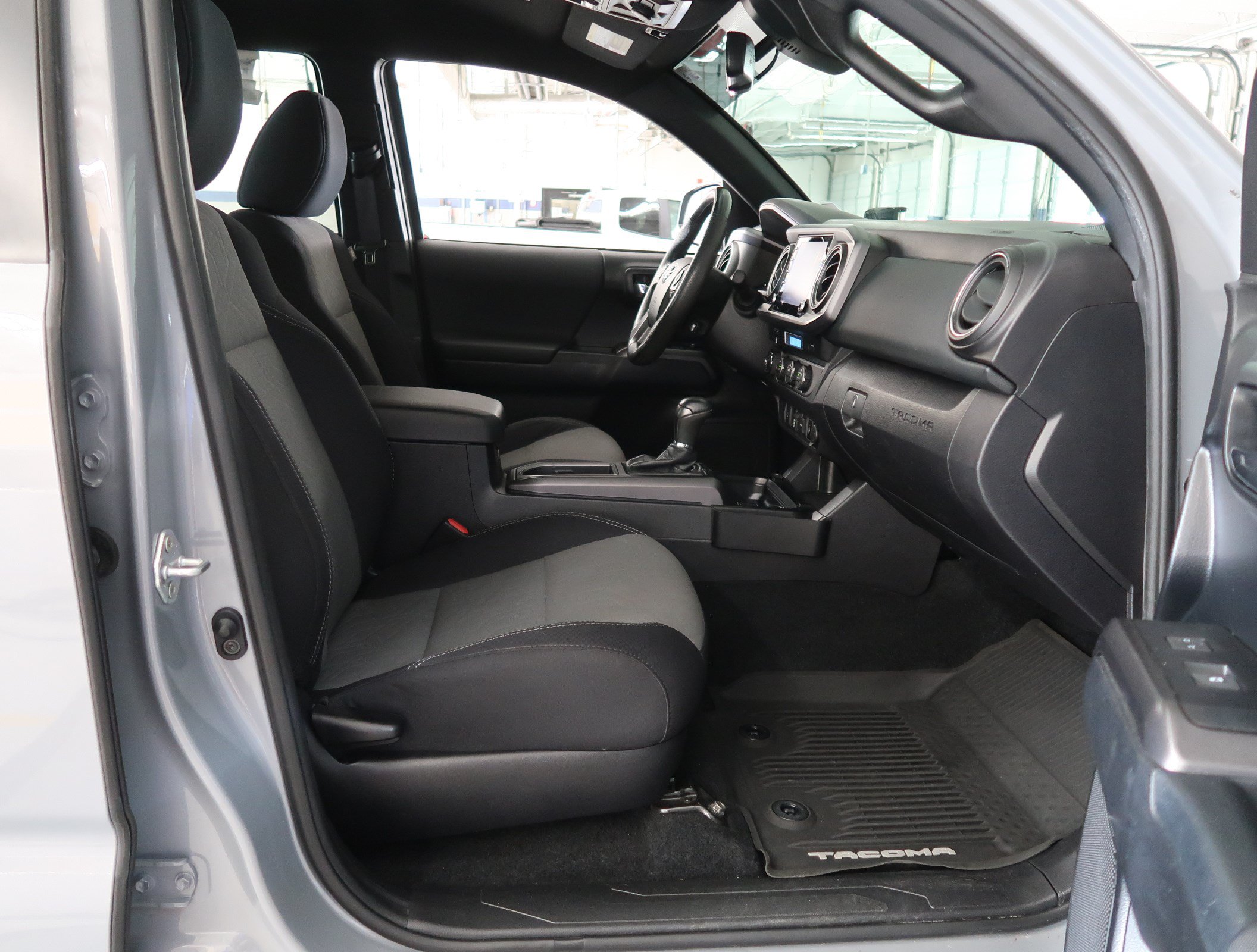 Used 2021 Toyota Tacoma TRD Off-Road AWD/4WD image 41