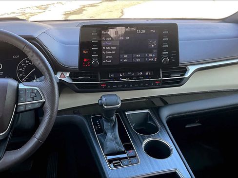 Certified 2021 Toyota Sienna Platinum image 14