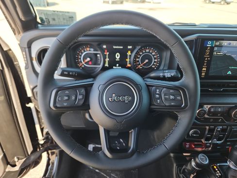 New 2025 Jeep Gladiator Willys image 10