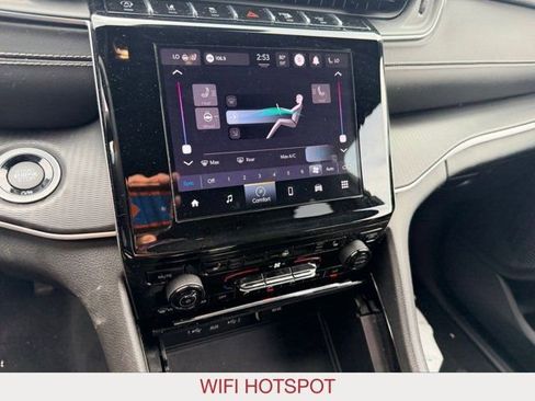 Used 2023 Jeep Grand Cherokee Altitude image 19