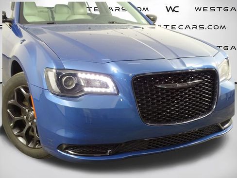 Used 2022 Chrysler 300 Touring w/ Sport Appearance Package image 45