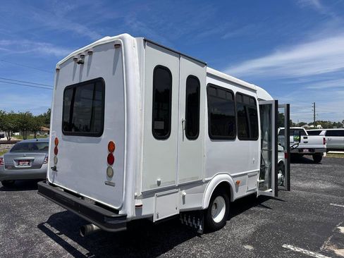Used 2016 Chevrolet Express 3500 w/ Shuttle Bus Package RWD image 4