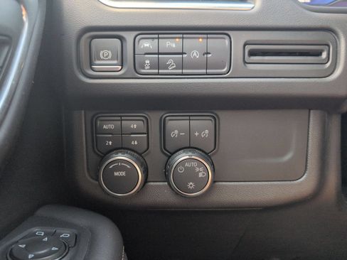 Used 2023 Chevrolet Tahoe Premier AWD/4WD image 16