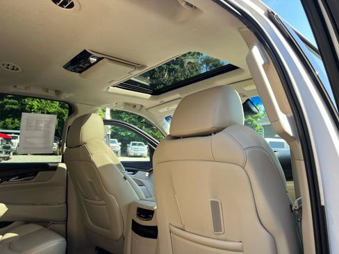 Used 2018 Cadillac Escalade ESV Premium Luxury AWD/4WD image 26