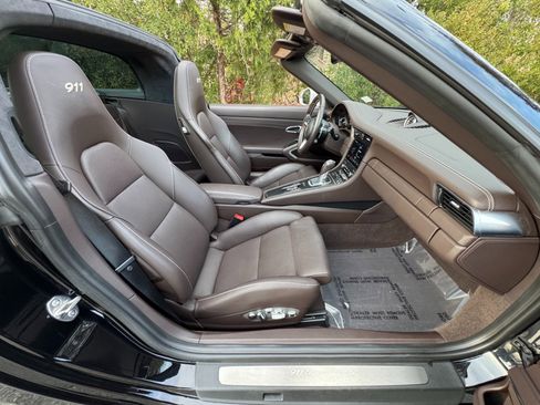 Used 2019 Porsche 911 image 63