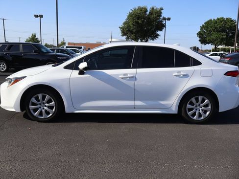 Used 2022 Toyota Corolla LE FWD image 2