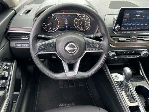 Used 2023 Nissan Altima 2.5 SV image 15