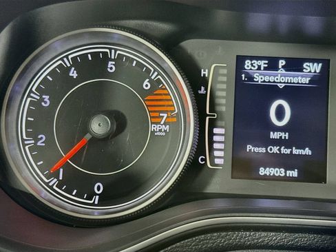 Used 2020 Jeep Cherokee Latitude Plus w/ Cold Weather Group FWD image 14
