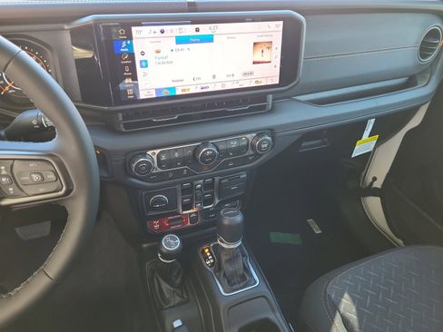 New 2025 Jeep Gladiator Mojave w/ Convenience Group image 12