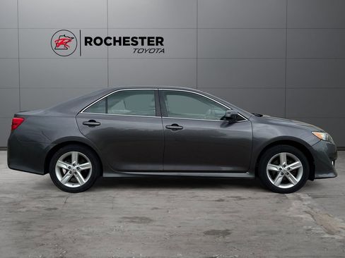 Used 2014 Toyota Camry SE FWD image 6