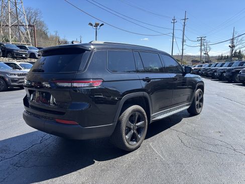 Certified 2025 Jeep Grand Cherokee L Limited w/ Black Appearance Package AWD/4WD image 4