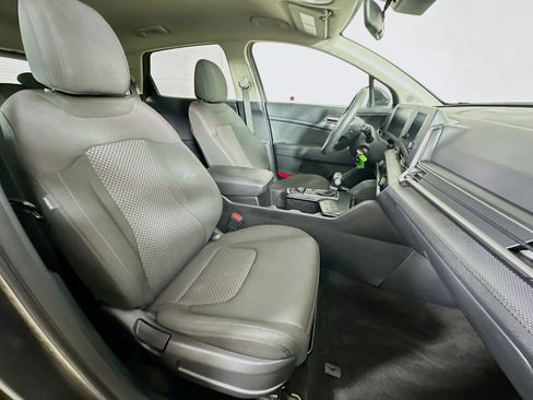 Used 2024 Kia Sportage LX image 28