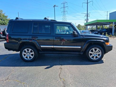 Used 2010 Jeep Commander Limited AWD/4WD image 4