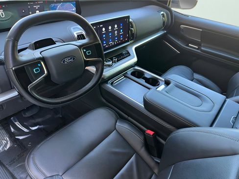 Used 2025 Ford Expedition Platinum AWD/4WD image 41