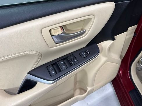 Used 2015 Toyota Camry XLE w/ Moonroof Package FWD image 13