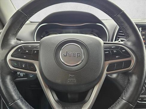 Used 2019 Jeep Cherokee Limited image 21
