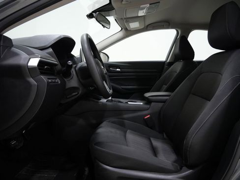 Used 2025 Nissan Altima 2.5 SV image 12