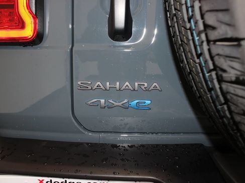 Used 2025 Jeep Wrangler Unlimited Sahara AWD/4WD image 31