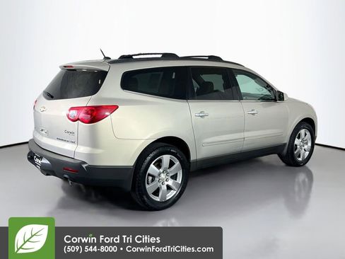 Used 2011 Chevrolet Traverse LTZ image 16
